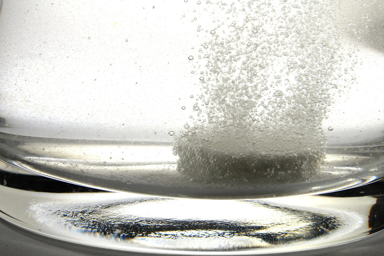 Foto Tablette im Wasserglas