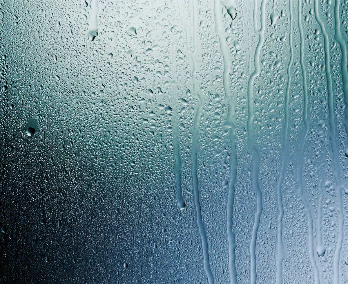 Wassertropfen an Scheibe